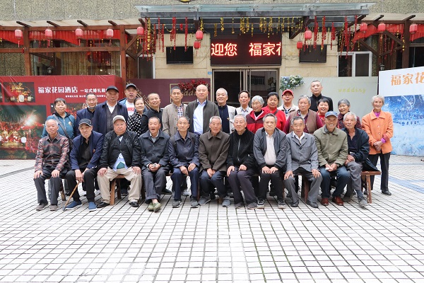 墊江片區(qū)退休老同志慰問(wèn).jpg
